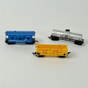 Vintage HO Scale Conrail Caboose Texaco Tanker Union Pacific Coal Car Set